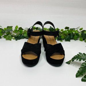 AMERICAN EAGLE Girly All Black Wedges